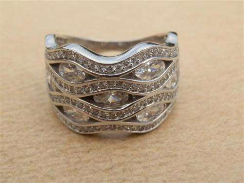 Charming solid sterling silver ring - weight 7.39 g
