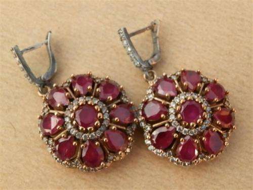 Exquisite heavy sterling silver ruby earrings - weight 17.28 g.