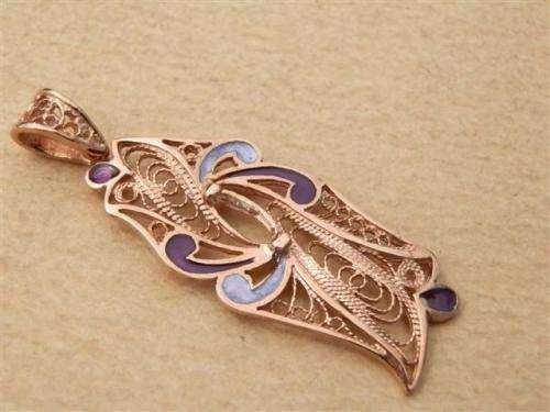 Charming solid sterling silver rose gold gild filigree pendant - weight 2.02 g.