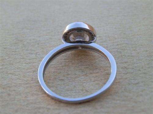 Sparkling solid sterling silver ring - weight 3.06 g.
