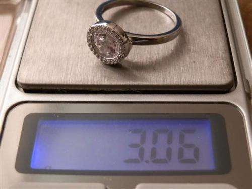 Sparkling solid sterling silver ring - weight 3.06 g.