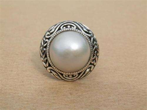 Stunning solid sterling silver real mabe ring - weight 8.34 g.