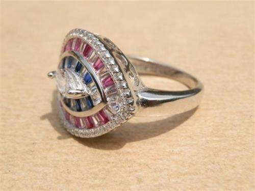 Sparkling solid sterling silver ruby and blue sapphire ring - weight 6.13 g.