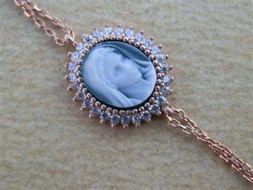 Charming solid sterling silver cameo bracelet - weight 2.69 g.