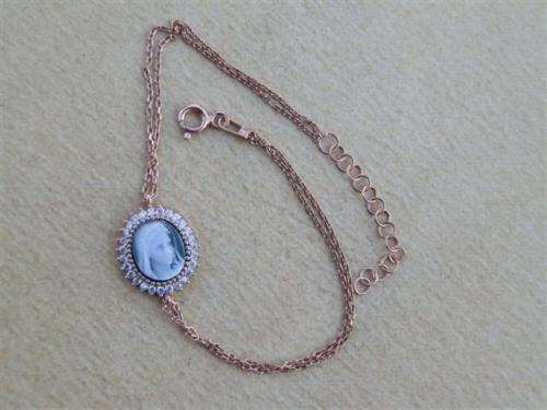 Charming solid sterling silver cameo bracelet - weight 2.69 g.