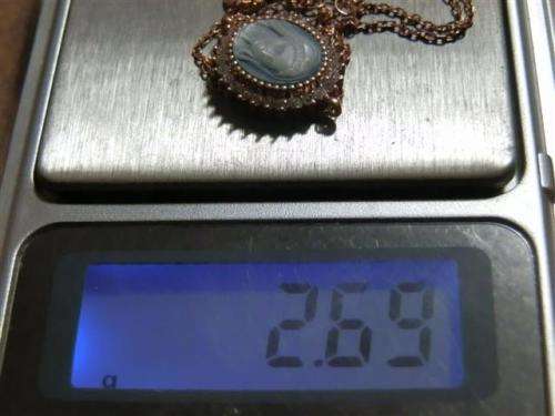 Charming solid sterling silver cameo bracelet - weight 2.69 g.