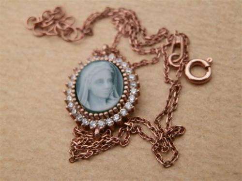 Charming solid sterling silver cameo bracelet - weight 2.69 g.