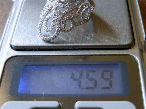 Magnificent solid sterling silver topaz fancy ring - weight 4.59 g.