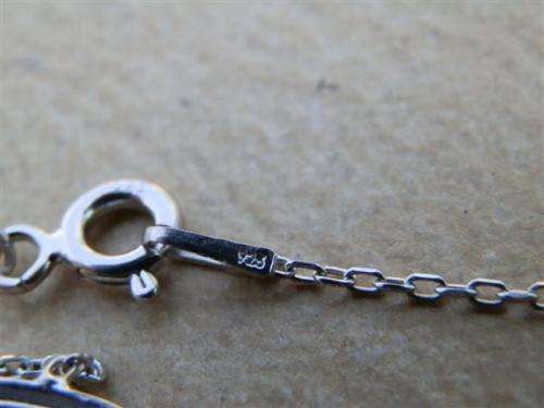 Stunning solid sterling silver necklace - weight 2.40 g.