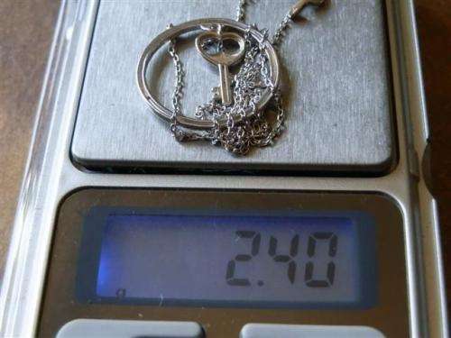 Stunning solid sterling silver necklace - weight 2.40 g.