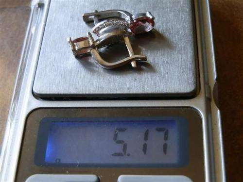 Charming solid sterling silver color changing Zultanite earrings - weight 5.17 g.