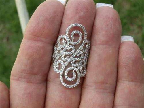 Magnificent solid sterling silver topaz fancy ring - weight 4.59 g.