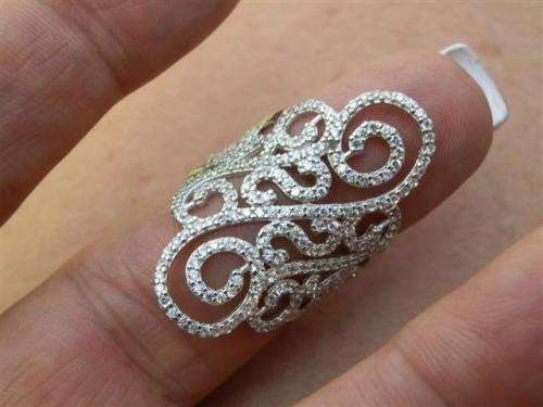 Magnificent solid sterling silver topaz fancy ring - weight 4.59 g.