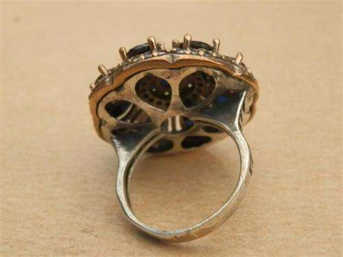 Spectacular sterling silver blue sapphire and topaz ring - weight 9.29 g.