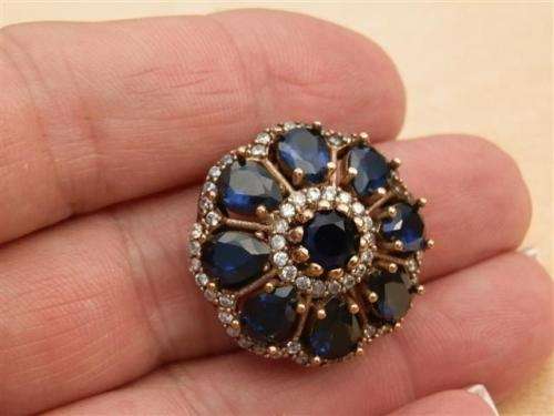 Spectacular sterling silver blue sapphire and topaz ring - weight 9.29 g.