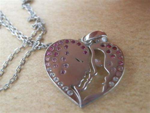 Fabulous solid sterling silver ruby en topaz necklace - weight 2.39 g.