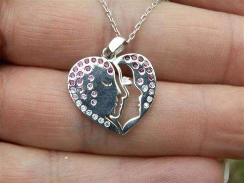 Fabulous solid sterling silver ruby en topaz necklace - weight 2.39 g.