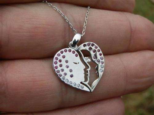 Fabulous solid sterling silver ruby en topaz necklace - weight 2.39 g.