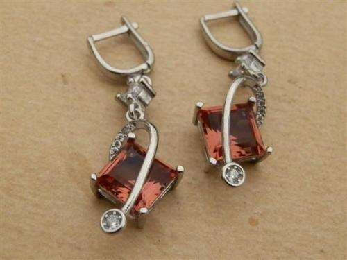 Marvelous solid sterling silver color changing Zultanite and topaz earrings - weight 7.28 g.