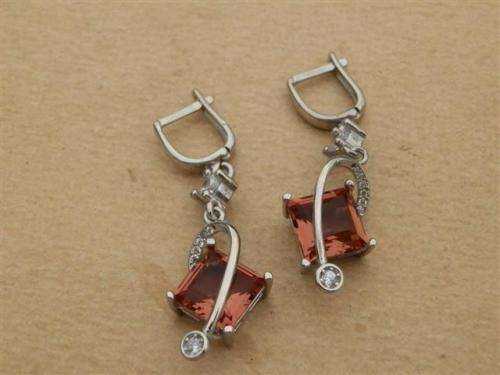 Marvelous solid sterling silver color changing Zultanite and topaz earrings - weight 7.28 g.