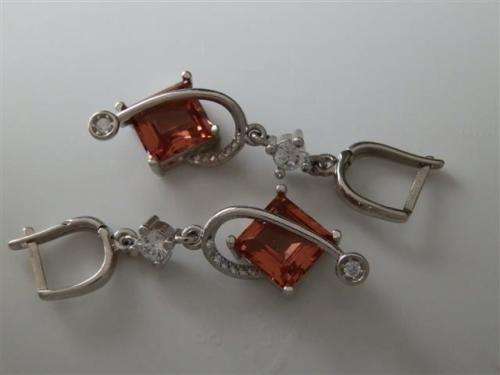 Marvelous solid sterling silver color changing Zultanite and topaz earrings - weight 7.28 g.