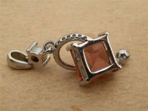 Lovely solid sterling silver color changing Zultanite and topaz pendant - weight 3.37 g.