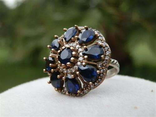 Spectacular sterling silver blue sapphire and topaz ring - weight 9.29 g.