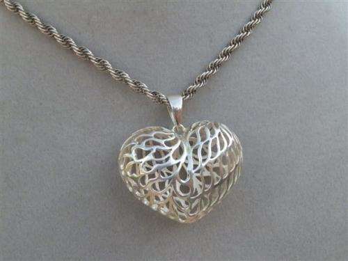 Awesome heavy solid sterling silver rope chain and a large filigree heart pendant - weight 21.94 g.