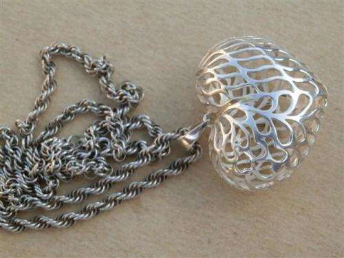 Awesome heavy solid sterling silver rope chain and a large filigree heart pendant - weight 21.94 g.