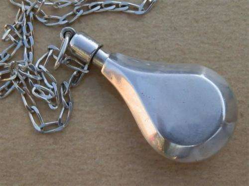 Exquisite vintage heavy solid sterling silver chain with large perfume bottle pendant - weight 19 g.