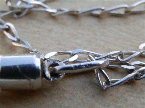 Exquisite vintage heavy solid sterling silver chain with large perfume bottle pendant - weight 19 g.