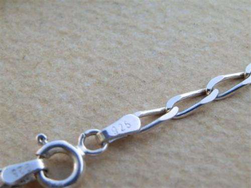 Exquisite vintage heavy solid sterling silver chain with large perfume bottle pendant - weight 19 g.