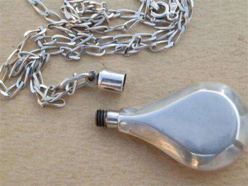 Exquisite vintage heavy solid sterling silver chain with large perfume bottle pendant - weight 19 g.