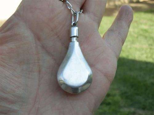 Exquisite vintage heavy solid sterling silver chain with large perfume bottle pendant - weight 19 g.