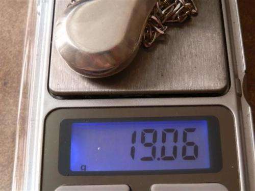 Exquisite vintage heavy solid sterling silver chain with large perfume bottle pendant - weight 19 g.