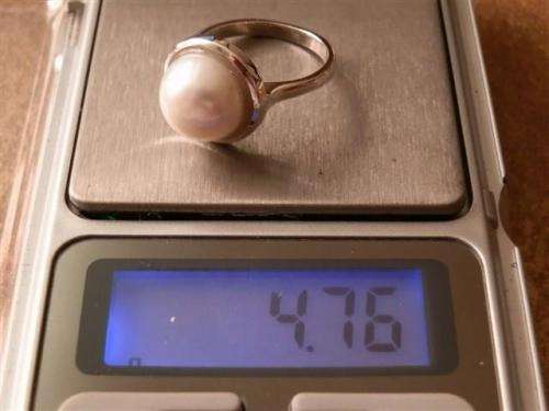 Charming solid sterling silver natural mabe pearl ring - weight 4.76 g.