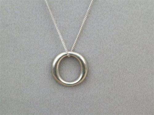 Charming solid sterling silver necklace - weight 6.31 g.