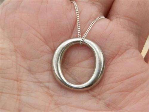 Charming solid sterling silver necklace - weight 6.31 g.