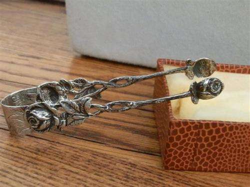 Lovely vintage Dutch solid sterling silver sugar tong  - weight 14 g.