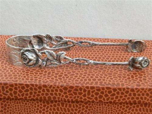 Lovely vintage Dutch solid sterling silver sugar tong  - weight 14 g.