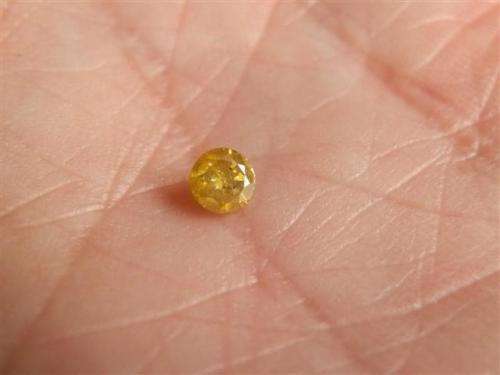 Gorgeous 0.20 ct natural fancy yellow diamond, with authenticity certificate - value R8,500