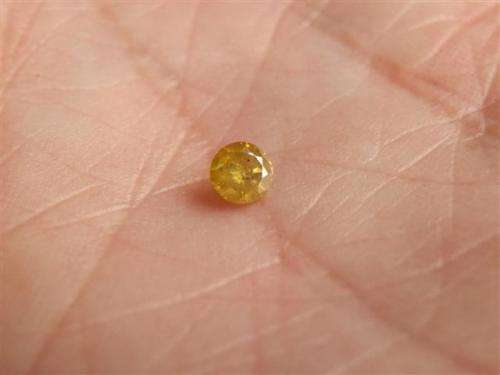 Gorgeous 0.20 ct natural fancy yellow diamond, with authenticity certificate - value R8,500