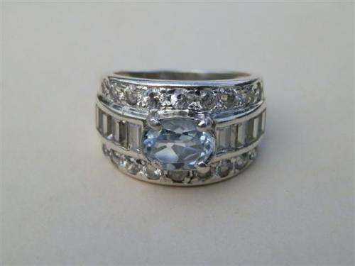 Exquisite solid sterling silver natural blue topaz ring - weight 6.97 g.