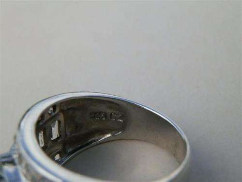 Exquisite solid sterling silver natural blue topaz ring - weight 6.97 g.