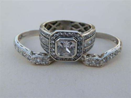 Astonishing solid sterling silver ring set - weight 11 g.