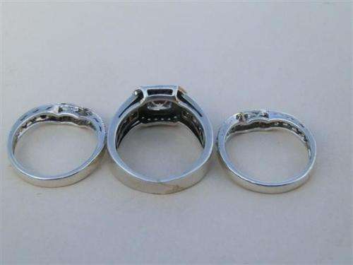 Astonishing solid sterling silver ring set - weight 11 g.