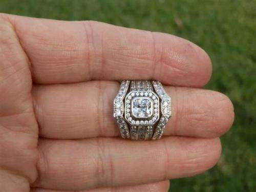 Astonishing solid sterling silver ring set - weight 11 g.