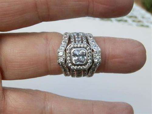 Astonishing solid sterling silver ring set - weight 11 g.