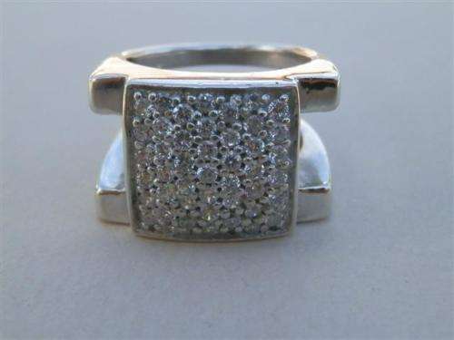 Magnificent heavy solid sterling silver ring - weight 13.3 g.