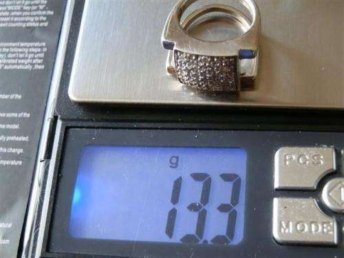 Magnificent heavy solid sterling silver ring - weight 13.3 g.
